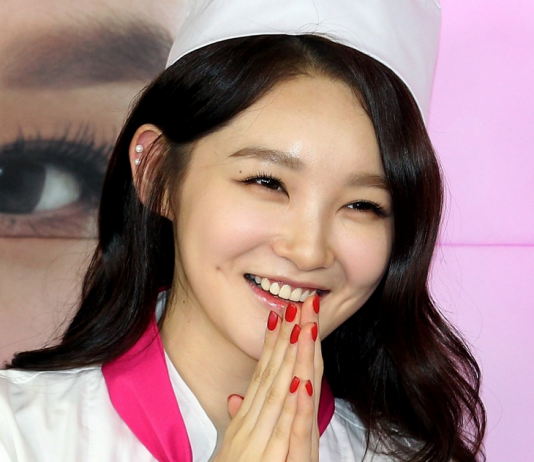 Con gái có má lúm đồng tiền số mệnh sướng hay khổ