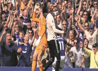 Man United vẫn sẽ khó lòng cạnh tranh chức vô địch với đối thủ.