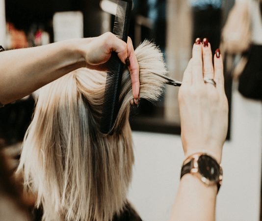 Mơ thấy cắt tóc là điềm báo gì? Giải mã giấc mơ cắt tóc