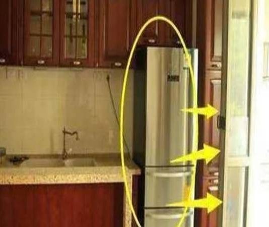 Làm sao để hóa giải tủ lạnh đối diện cửa chính đúng cách cách hóa giải tủ lạnh đối diện cửa chính