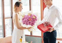 Giấc mơ thấy được tặng hoa báo hiệu may mắn gõ cửa?