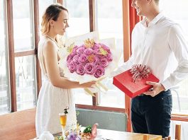 Giấc mơ thấy được tặng hoa báo hiệu may mắn gõ cửa?