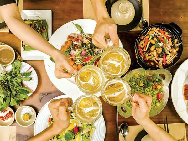 Nằm mơ thấy ăn nhậu nhắc đến điềm tốt hay xấu?