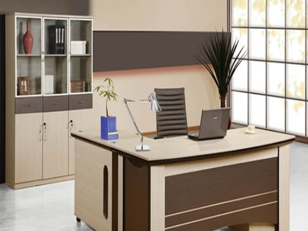 Nữ 2000 hợp hướng nào để đặt bàn làm việc