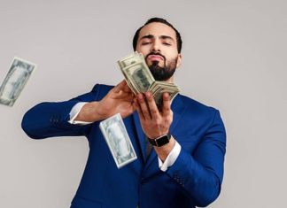 Giải mã mơ thấy đàn ông cho tiền 500 nghìn là điềm gì?