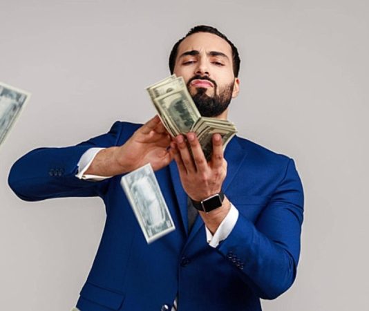 Giải mã mơ thấy đàn ông cho tiền 500 nghìn là điềm gì?