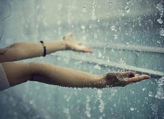 Nằm mơ thấy mưa to có ý nghĩa gì và số may mắn liên quan