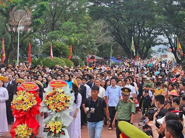 Nằm mơ thấy đông người có số gì may mắn có ý nghĩa gì