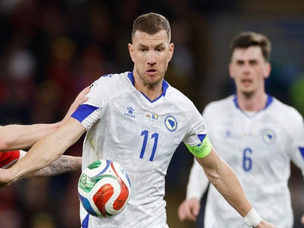 Tin WC: Bosnia dựng xe bus trước Italia chìa khóa tạo địa chấn? Tin WC: Bosnia dựng xe bus trước Italia chìa khóa tạo địa chấn?