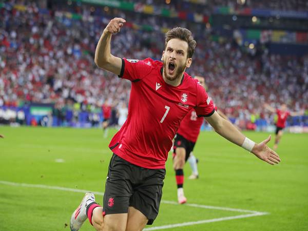 Khvicha Kvaratskhelia từng khoác áo những đội bóng nào?