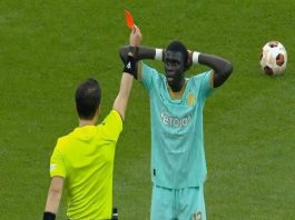 Khi nào thủ môn bị thẻ đỏ? Những trường hợp theo luật Khi nào thủ môn bị thẻ đỏ? Những trường hợp theo luật