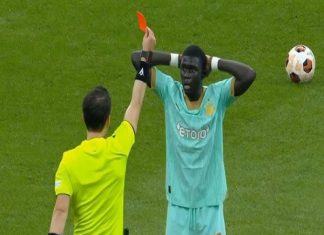 Khi nào thủ môn bị thẻ đỏ? Những trường hợp theo luật Khi nào thủ môn bị thẻ đỏ? Những trường hợp theo luật