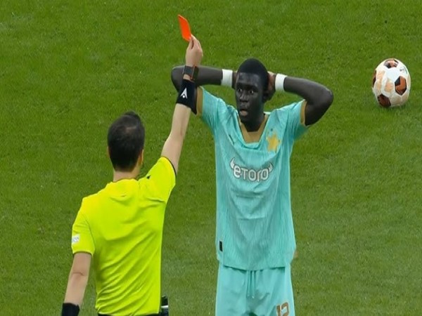 Khi nào thủ môn bị thẻ đỏ? Những trường hợp theo luật Khi nào thủ môn bị thẻ đỏ? Những trường hợp theo luật