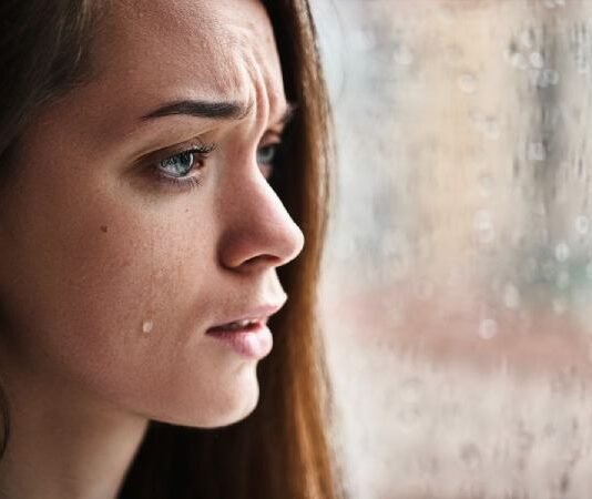 Mơ thấy mình khóc có điềm báo gì, chọn con số nào phát tài?